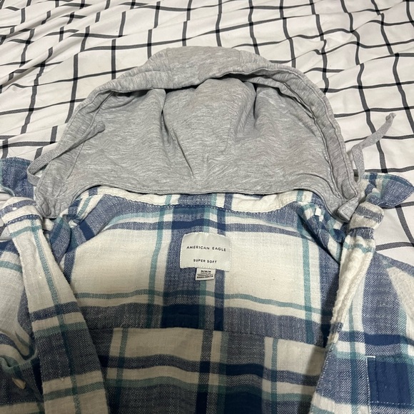 American Eagle Outfitters Blue and Cream Plaid Shirt - Picture 4 of 4